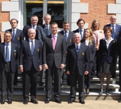 Su Alteza Real el Príncipe de Asturias junto a los miembros de la Junta Directiva del "Real Club de Golf Sotogrande"